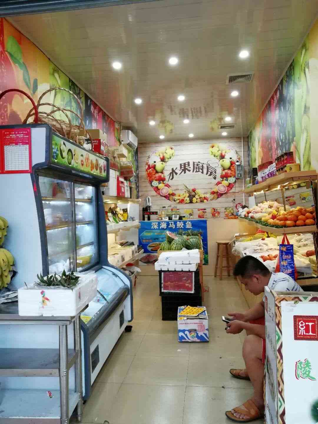 龙华区义龙东路28平水果店转让,营业中